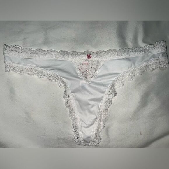 NWT- SPRING/SUMMER 2025
Lace-Trim Thong Panties- size MEDIUM - Picture 5 of 7